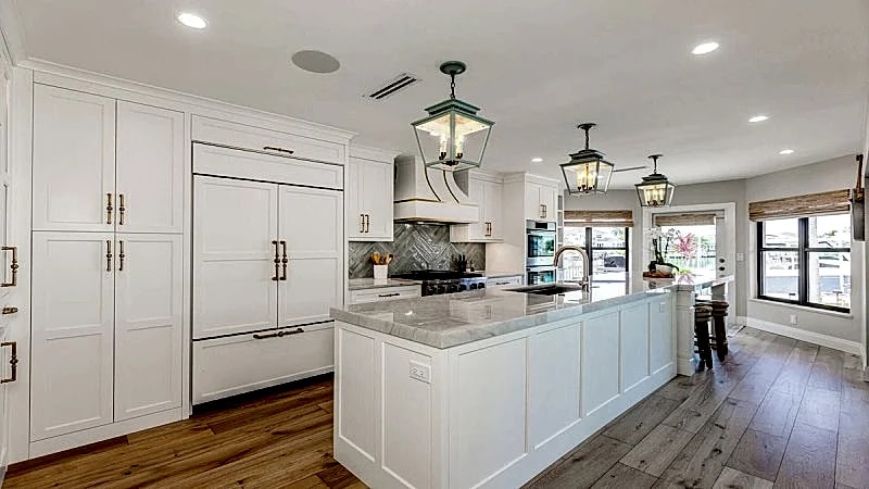Spectacular 4 bedroom home in the Tigertail area close to beach access. in Marco Island, Florida, United States — photo 4