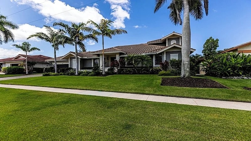 Spectacular 4 bedroom home in the Tigertail area close to beach access. in Marco Island, Florida, United States — photo 3