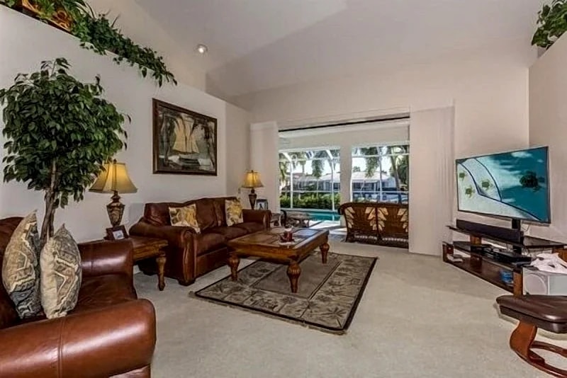 3 bed 2.5 bath with a heated pool in Marco Island, Florida, United States — photo 3
