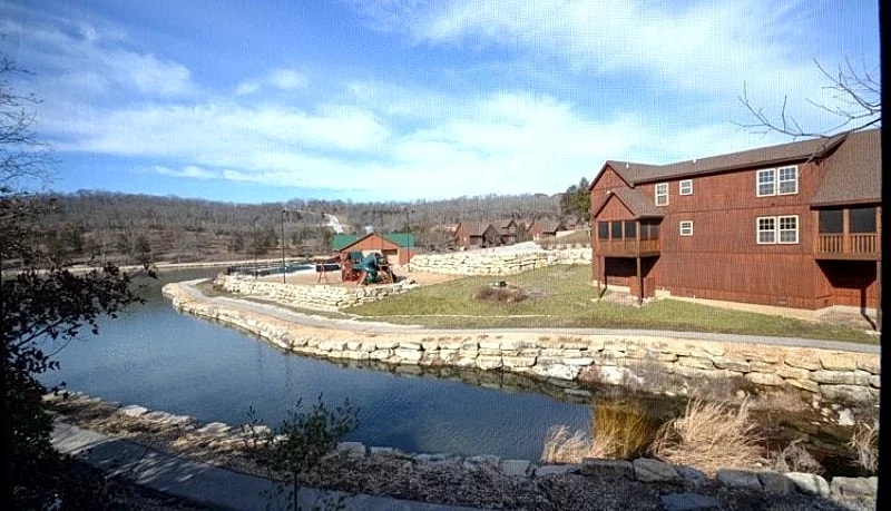 L073B Lakeside Fun 1-Br Cabin in Branson West, Missouri, United States — photo 3