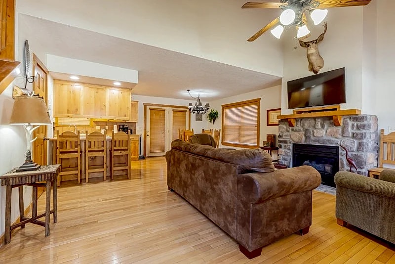 L073B Lakeside Fun 1-Br Cabin in Branson West, Missouri, United States — photo 5