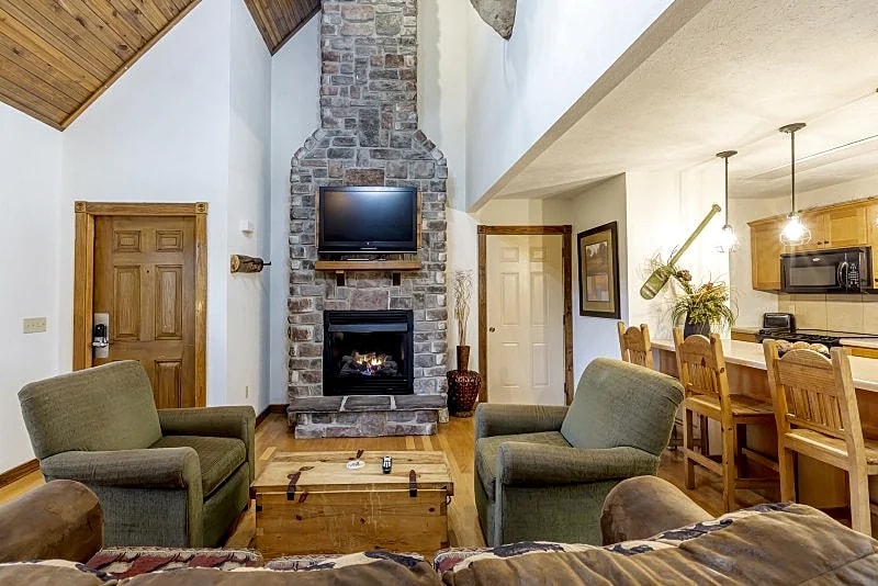 L119B Family Funtimes 3-Br Lakefront Cabin in Branson West, Missouri, United States — photo 5