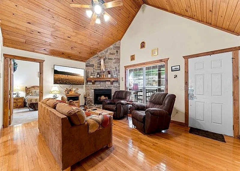 Stunning 2 bed, 2 bath lodge located at Stonebridge Resort! Close to Branson! in Branson West, Missouri, United States — photo 5