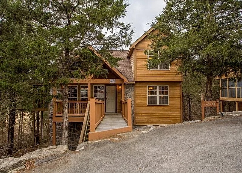 Rustic and Quaint, Pet Friendly Cabin. Tucked Away In Gorgeous Stonebridge! in Branson West, Missouri, United States — photo 2
