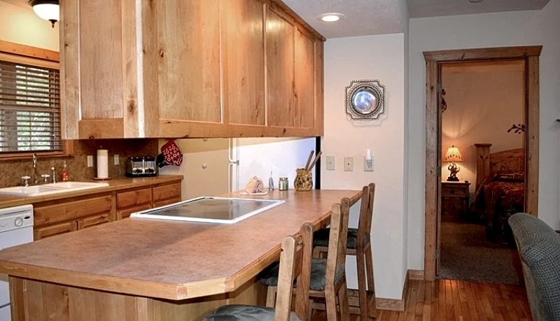 4BR Roark Creek Cabin, Walk-In Level, Pet-Friendly,Outdoor Activities in Branson West, Missouri, United States — photo 5