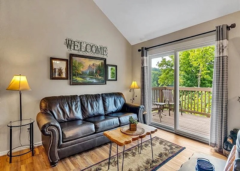 Pet Friendly! Tuscany on-Taneycomo- 2 bed/2 bath condo on Lake Taneycomo in Branson, Missouri, United States — photo 3