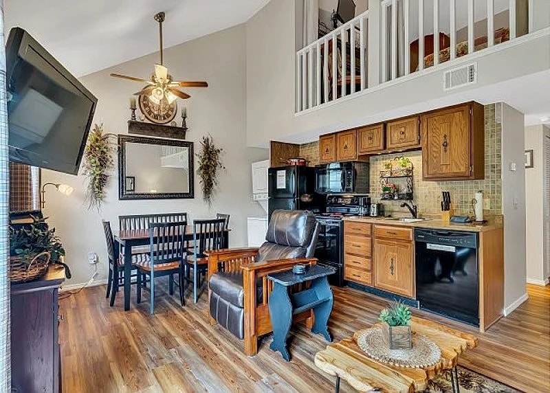 Pet Friendly! Tuscany on-Taneycomo- 2 bed/2 bath condo on Lake Taneycomo in Branson, Missouri, United States — photo 4