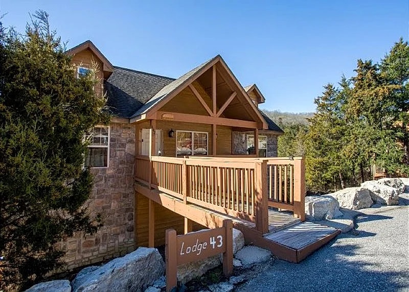 2-Bedroom Luxury Cabin #43 Nestled in the Woods