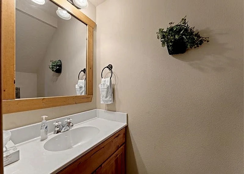 Cozy 1 Bedroom at Stonebridge Resort just minutes from Silver Dollar City! in Branson West, Missouri, United States — photo 5