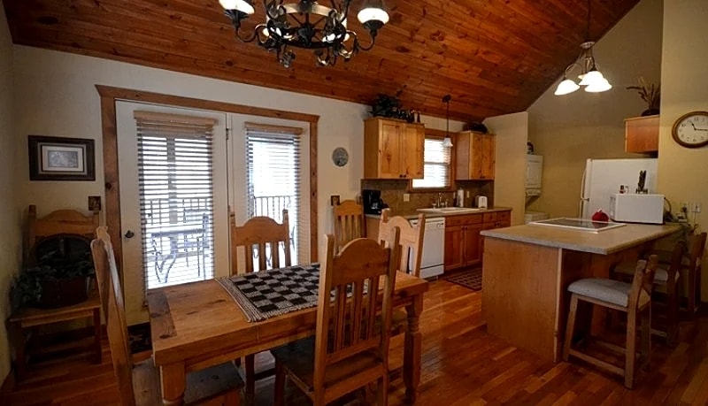 2 Br Roark Creek Cabin End Unit in Branson West, Missouri, United States — photo 5