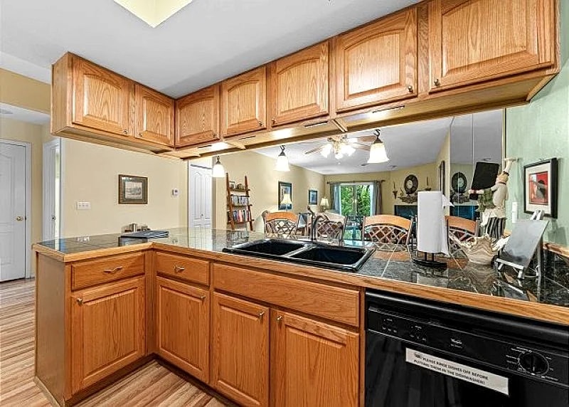 Enjoy the Indoors and Outdoors in this Adorable Condo! This Oasis Allows Pets in Branson, Missouri, United States — photo 4