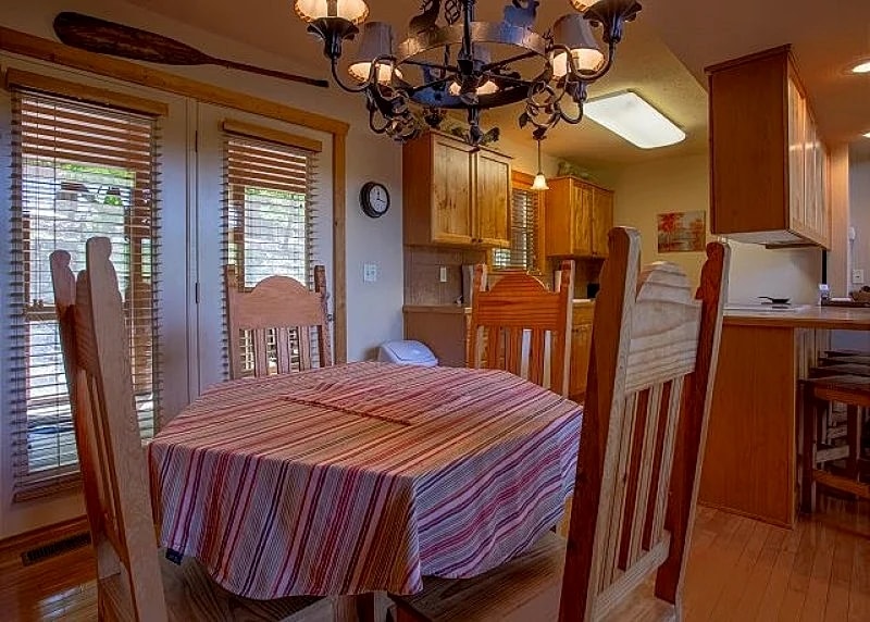 L083, 4Br, 4Ba Fox Hollow Cabin, Quiet, Clean and Peaceful Location in Branson West, Missouri, United States — photo 5