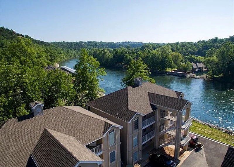 Fort Taneycomo - Updated 2 bed/2 bath condo located at Fall Creek Resort! in Branson, Missouri, United States — photo 3