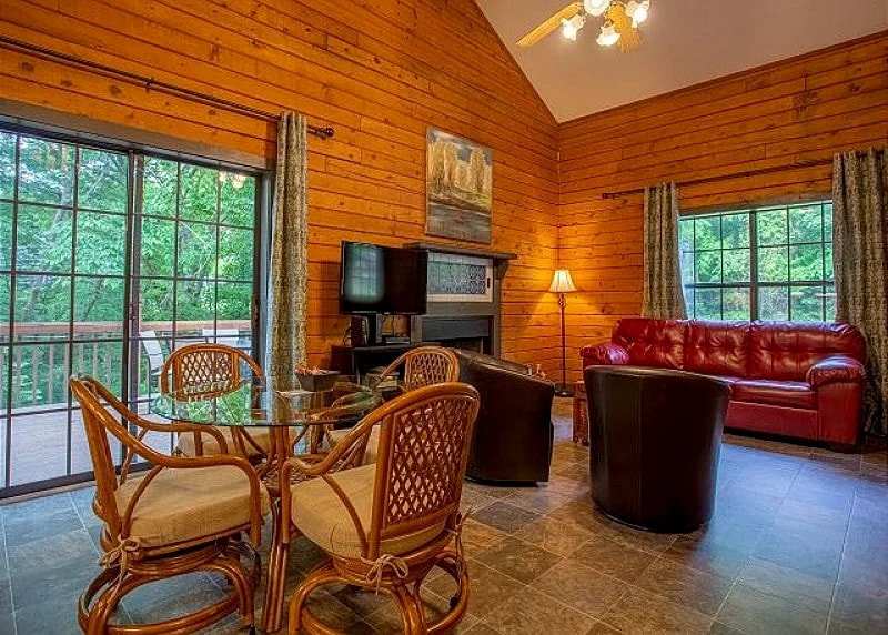 Pet Friendly! Day Dreamer - Darling 2 Bedroom Cabin at Fall Creek Resort in Branson, Missouri, United States — photo 4
