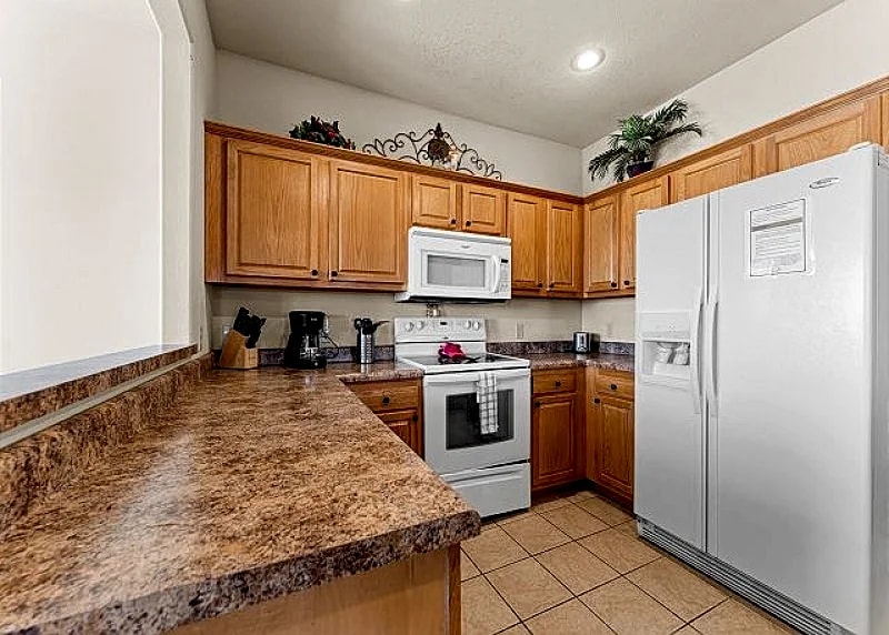 Near Silver Dollar City! 3 Bedroom, 3 Bath Stonebridge Villa with a Garage! in Branson West, Missouri, United States — photo 3
