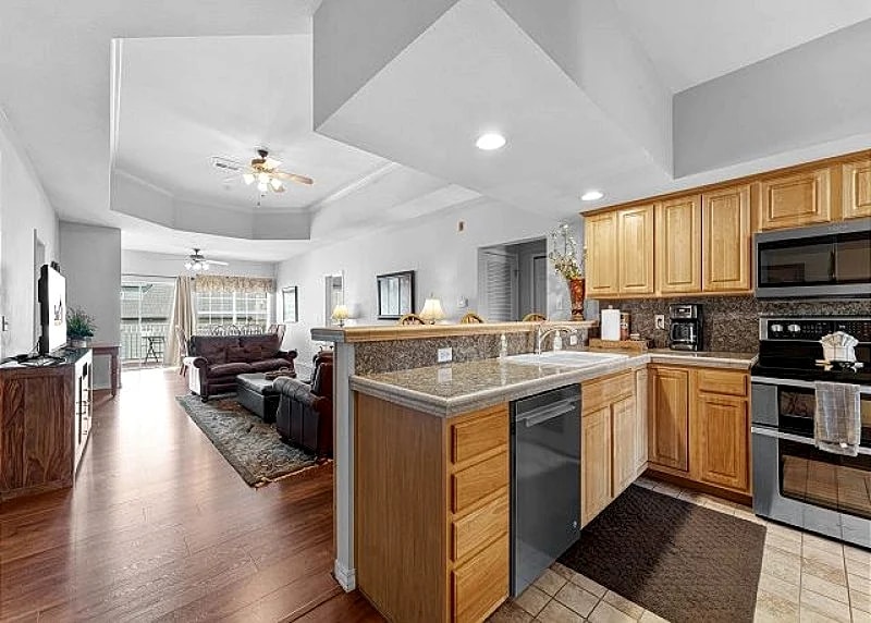 A grand vacation is guaranteed when you rent this HUGE 4 bedroom condo! in Branson, Missouri, United States — photo 2