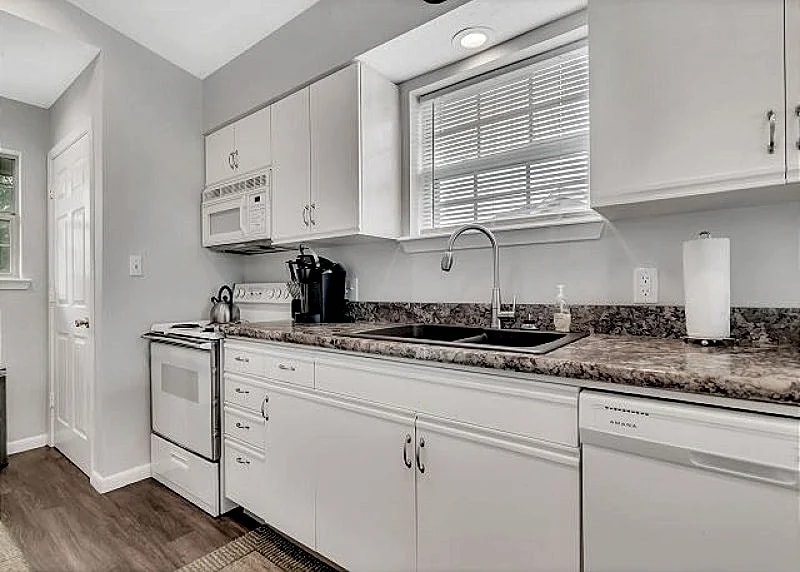 Minutes from Downtown Branson! So Many Amazing Amenities! Clean and Cozy! 2BD in Branson, Missouri, United States — photo 4