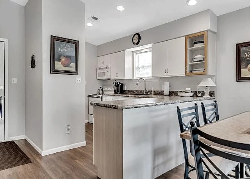 Minutes from Downtown Branson! So Many Amazing Amenities! Clean and Cozy! 2BD in Branson, Missouri, United States — photo 2