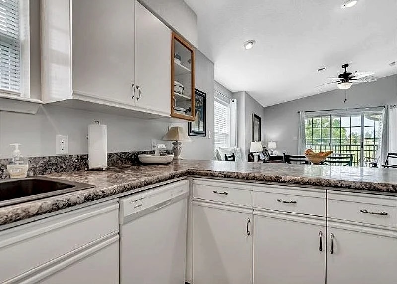 Minutes from Downtown Branson! So Many Amazing Amenities! Clean and Cozy! 2BD in Branson, Missouri, United States — photo 5