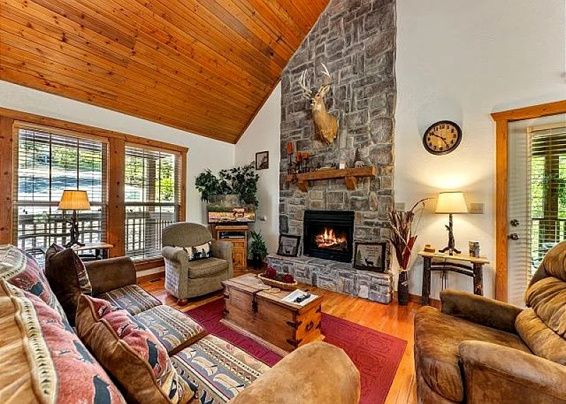 A tranquil escape to a 4 bedroom, 3 bath lodge located at Stonebridge Resort! in Branson West, Missouri, United States — photo 4