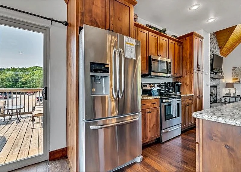 Stunning Lakefront Lodge on Indian Point! 7 BR, 6BA! Boat Silp Included in Branson, Missouri, United States — photo 3