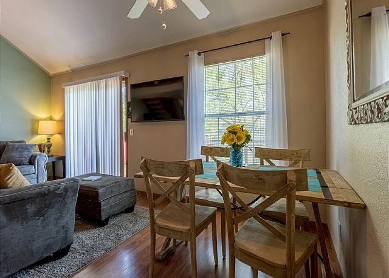 Come find your happy place in this adorable and cozy 2 bed, 2 bath condo!! in Branson, Missouri, United States — photo 3