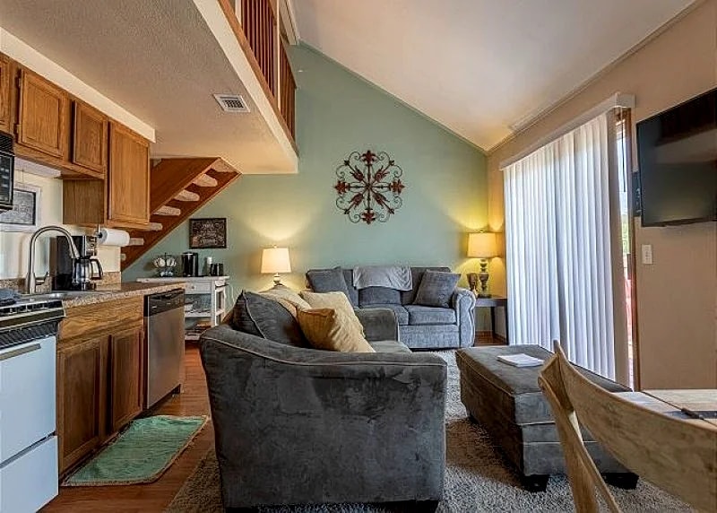Come find your happy place in this adorable and cozy 2 bed, 2 bath condo!! in Branson, Missouri, United States — photo 2