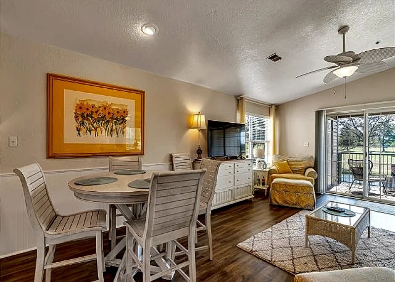 Golden Getaway - Adorable 2 bed 2 bath vacation condo in Holiday Hills Resort in Branson, Missouri, United States — photo 4