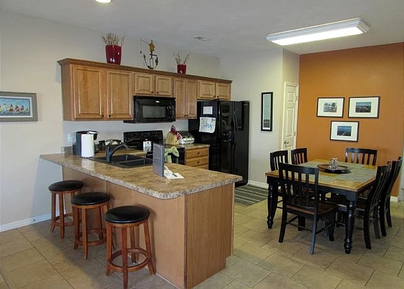 Can be a 3 or 6 BR, 2 or 4 Bath Lakefront Condo with Dock Access in Hollister, Missouri, United States — photo 5