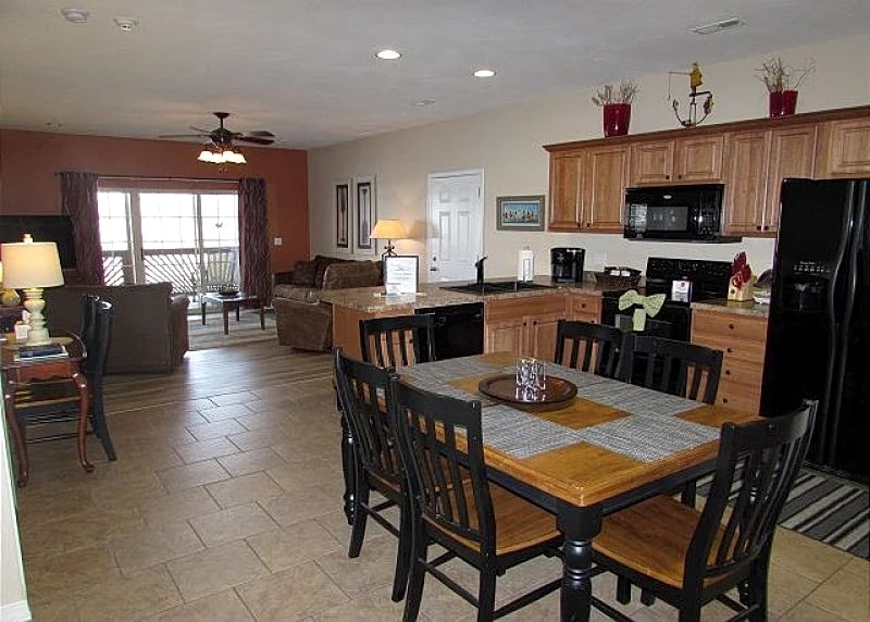 Can be a 3 or 6 BR, 2 or 4 Bath Lakefront Condo with Dock Access in Hollister, Missouri, United States — photo 2