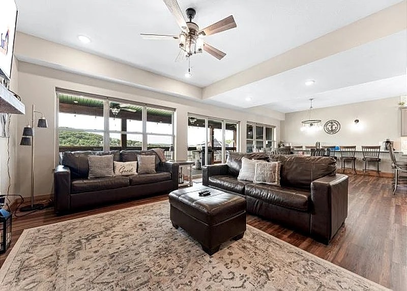 A Life of Luxury Awaits You at this 7 Bed/7 Bath Chateau on Table Rock Lake!! in Hollister, Missouri, United States — photo 4