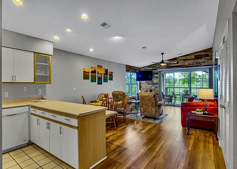 Quaint 2 Bedroom Condo at Holiday Hills! Located Just Minutes From Branson!!! in Branson, Missouri, United States — photo 3