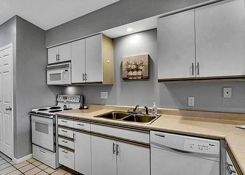 Quaint 2 Bedroom Condo at Holiday Hills! Located Just Minutes From Branson!!! in Branson, Missouri, United States — photo 5
