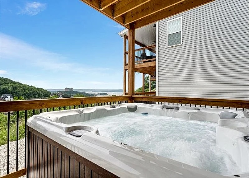 Come Stay and Play at this Beautiful 5 Bedroom Escape Peak! in Branson, Missouri, United States — photo 3