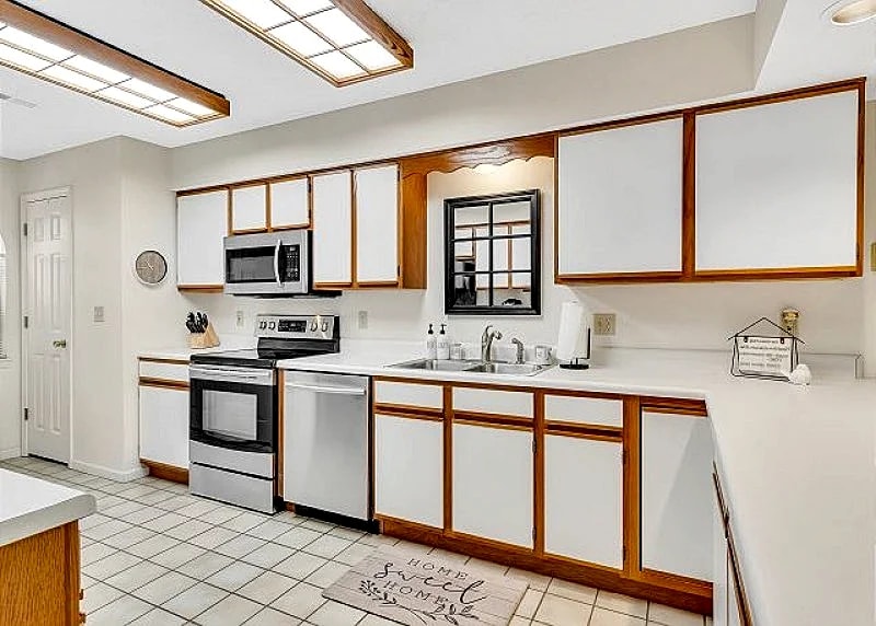 Cozy 2 Bedroom Condo in the Heart of Branson! Come Enjoy the Perfect Getaway! in Branson, Missouri, United States — photo 4
