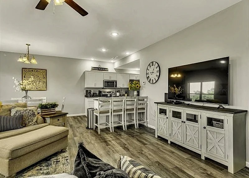 Exquisite Pet Friendly Condo Conveniently Located Close to the Fun In Branson in Branson West, Missouri, United States — photo 4