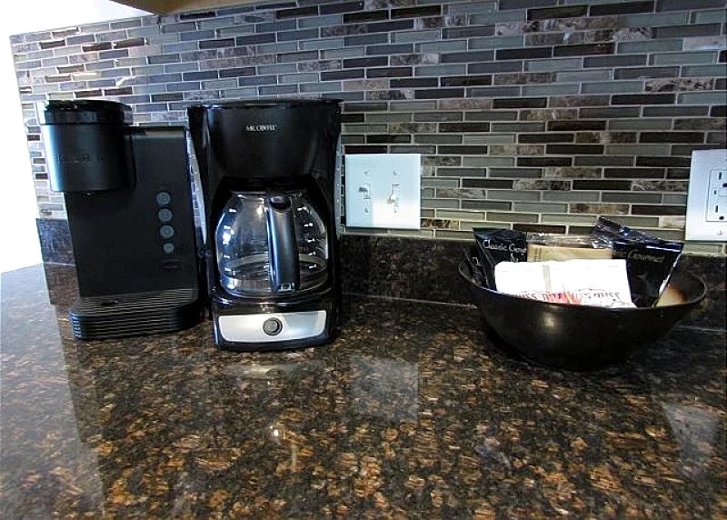 Enjoy sunsets and a dock for your boat from this walk-in condo. in Hollister, Missouri, United States — photo 4