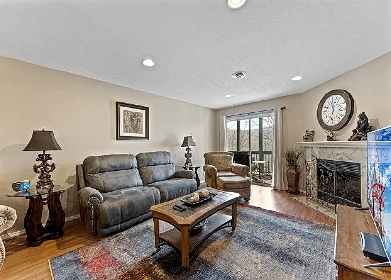 Gorgeous Updated 2 Bedroom 2 Bath Condo on Lake Taneycomo in Branson, Missouri, United States — photo 4