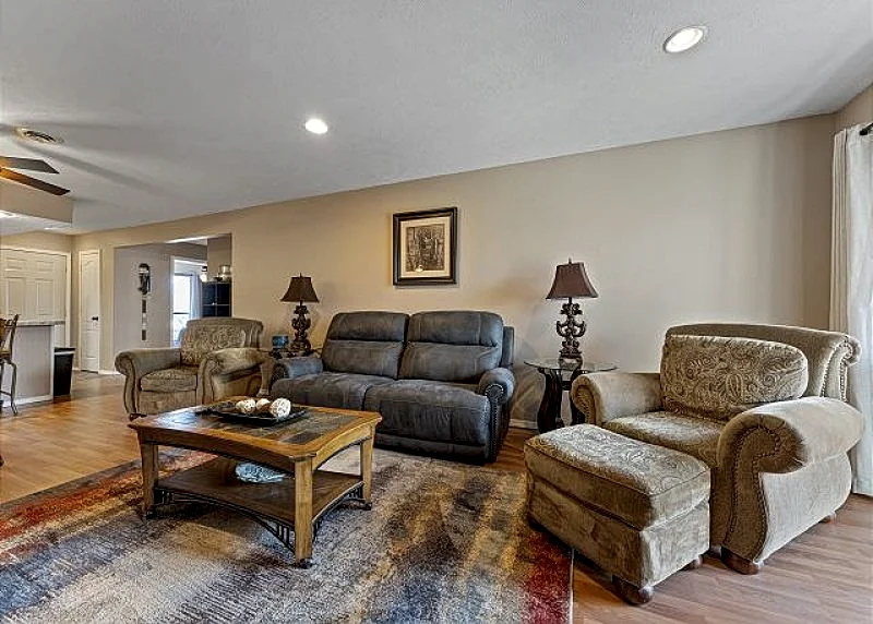 Gorgeous Updated 2 Bedroom 2 Bath Condo on Lake Taneycomo