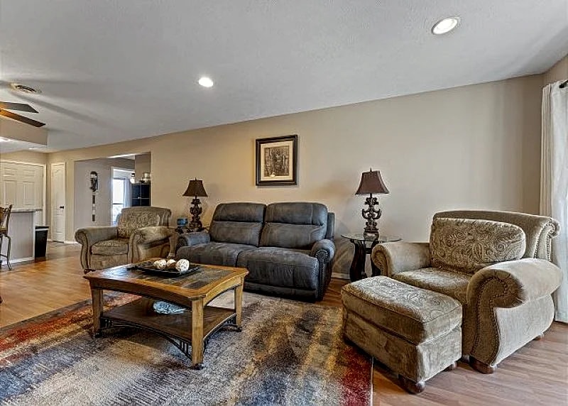 Gorgeous Updated 2 Bedroom 2 Bath Condo on Lake Taneycomo