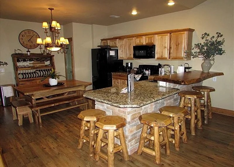 *3 BR, 2 Bath Lodge Cabin on Table Rock Lake with Dock Access in Hollister, Missouri, United States — photo 5