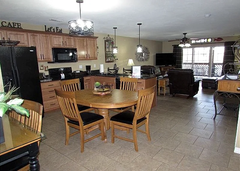 Lower Level Condo gives Guests the Perfect Place to enjoy the lake!!