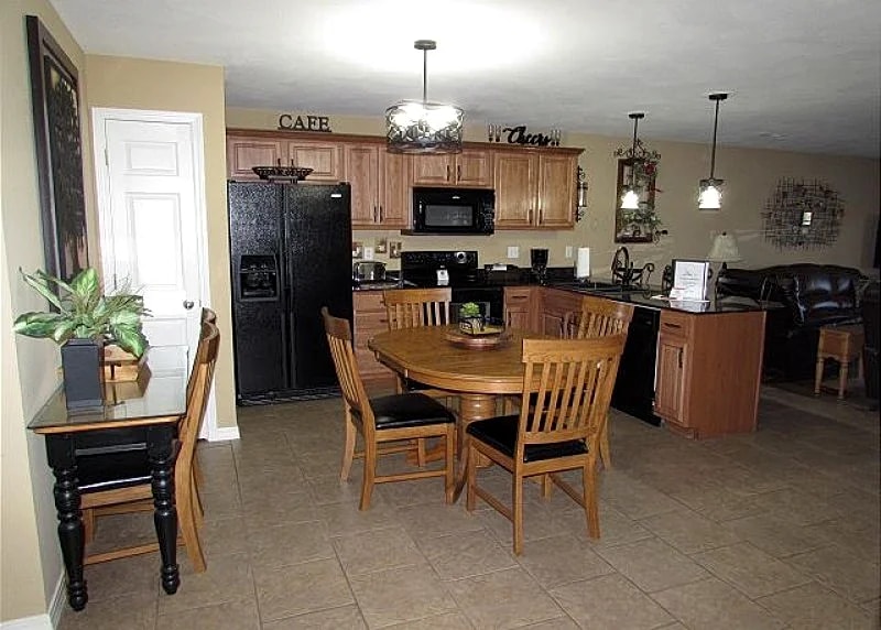 Lower Level Condo gives Guests the Perfect Place to enjoy the lake!! in Hollister, Missouri, United States — photo 2
