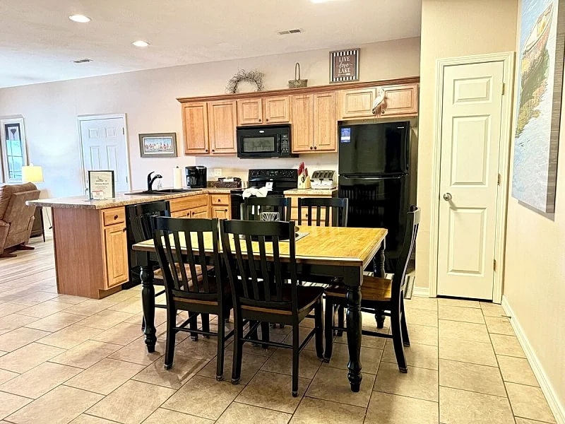 Can be a 3 or 6 BR, 2 or 4 Bath Lakefront Condo with Dock Access in Hollister, Missouri, United States — photo 2