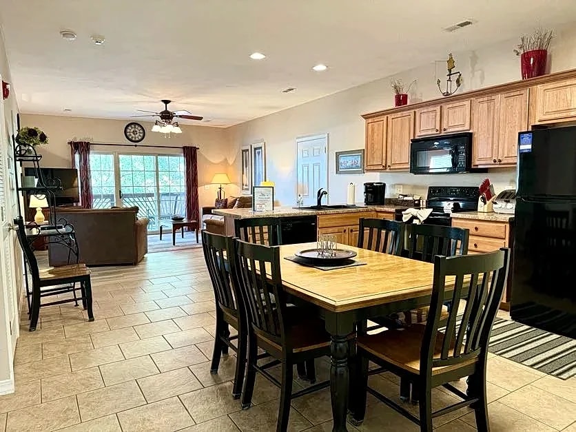 Condo A-4 3BR Table Rock Lake with Pool & Balcony