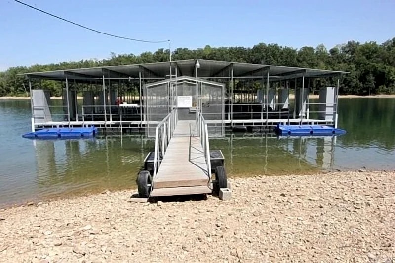 Enjoy Sunsets and a Dock for your Boat from this Walk-in Condo in Hollister, Missouri, United States — photo 4