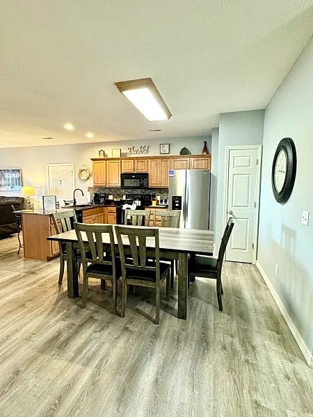 Enjoy Sunsets and a Dock for your Boat from this Walk-in Condo in Hollister, Missouri, United States — photo 5