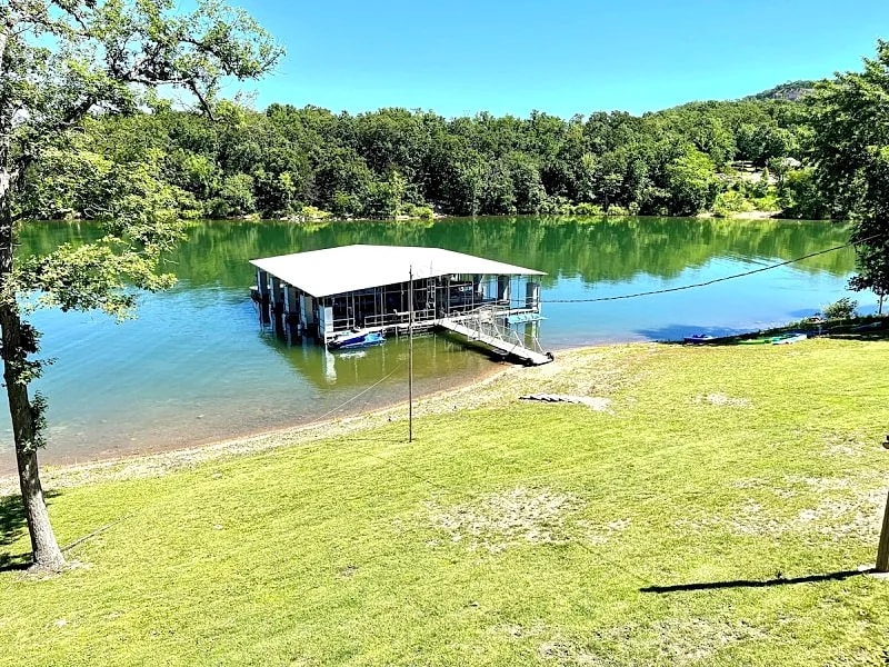 Enjoy Sunsets and a Dock for your Boat from this Walk-in Condo in Hollister, Missouri, United States — photo 2