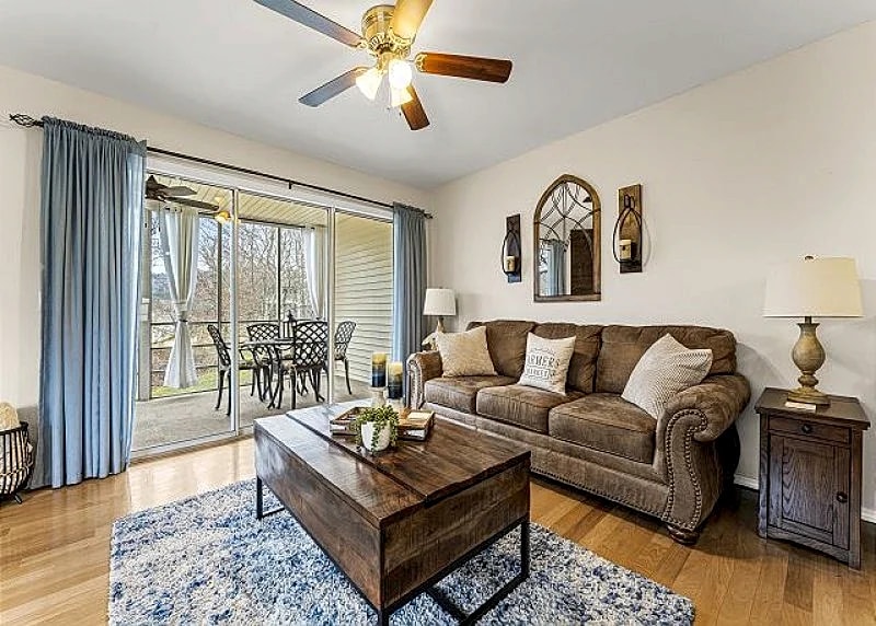 Charming Pointe Royale Two-Story 2 BR Condo Perfect for a Cozy Getaway!