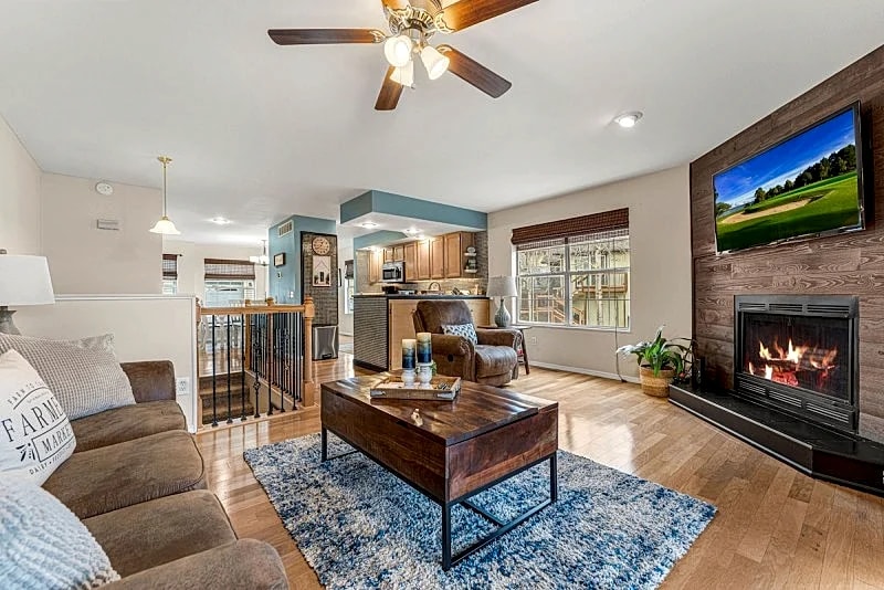 Charming Pointe Royale Two-Story 2 BR Condo Perfect for a Cozy Getaway! in Branson, Missouri, United States — photo 3